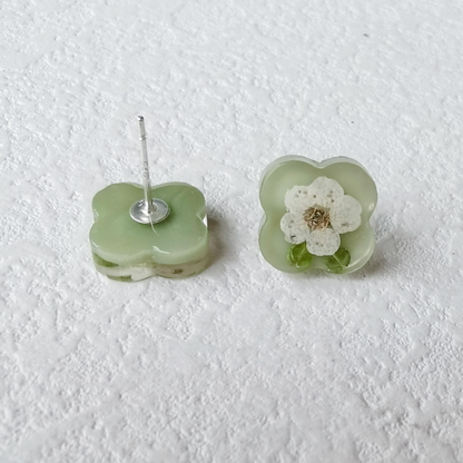 White Resin Flower Earrings