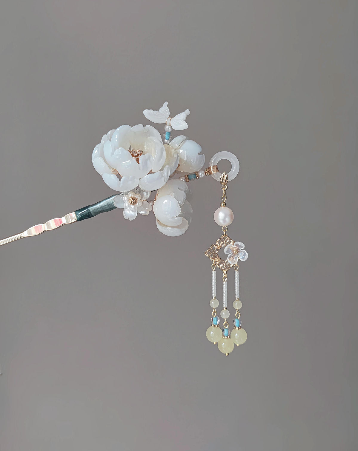 Chinoiserie White Floral Butterfly Beaded Tassel Hairpin | Hairpin | Three Fleas