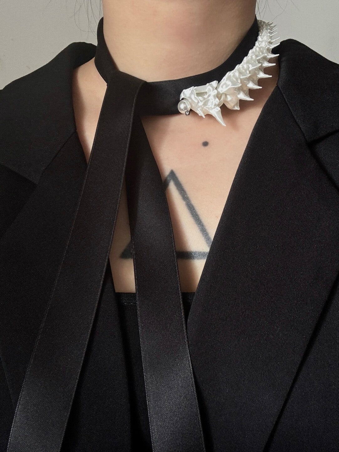 Silk & Print Spine Choker,Lumivault.