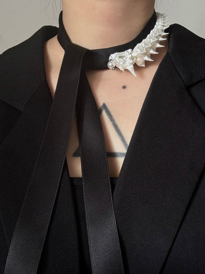 Silk & Print Spine Choker,Lumivault.