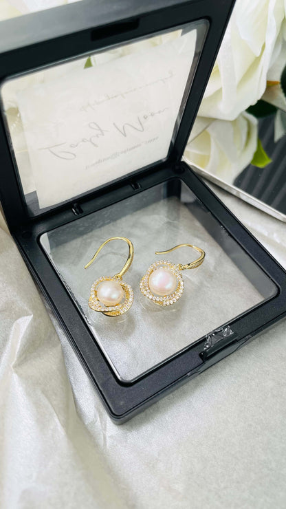 「Lady Moon」Pearl EarringJewelry - Three Fleas