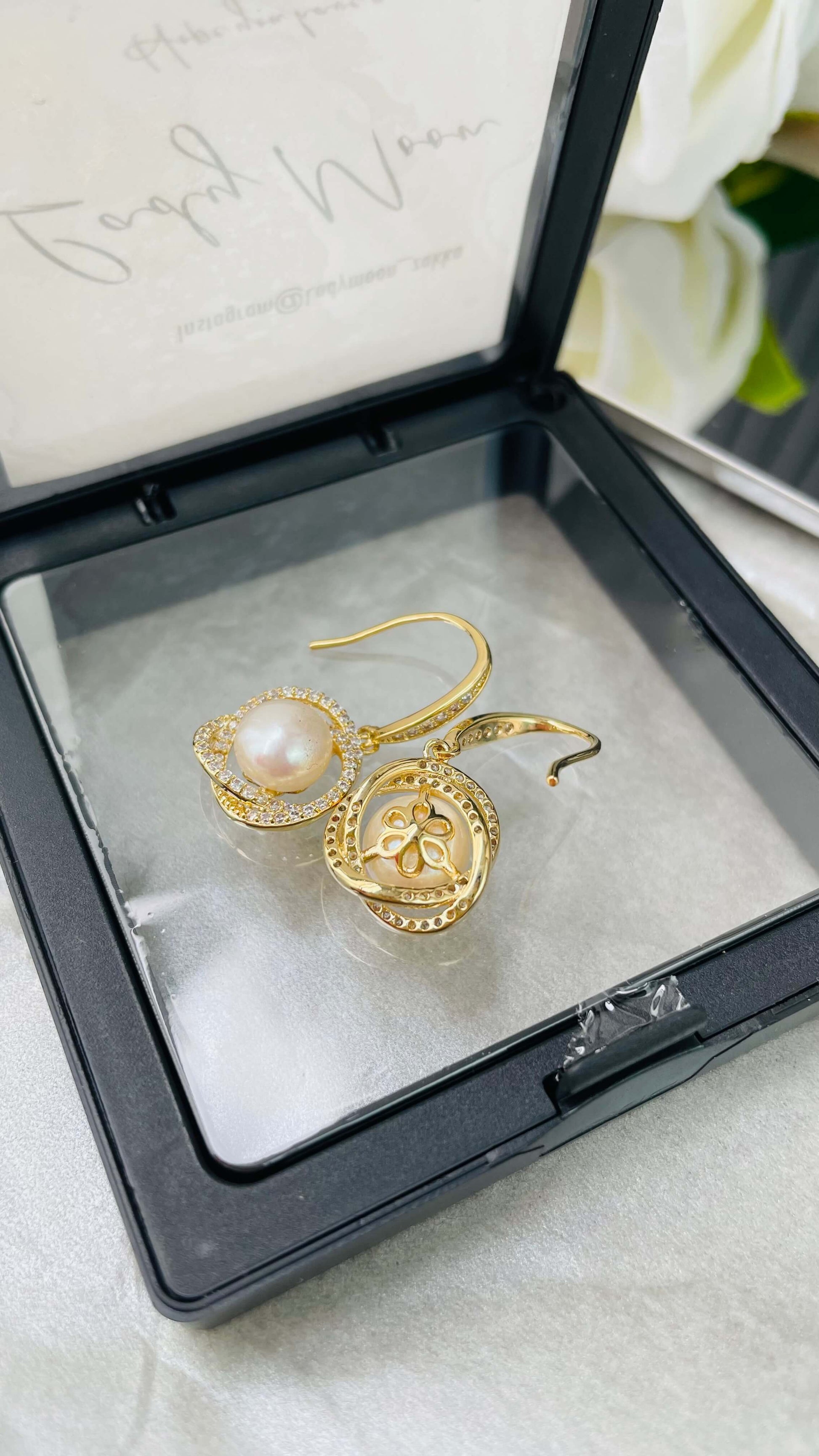 「Lady Moon」Pearl EarringJewelry - Three Fleas