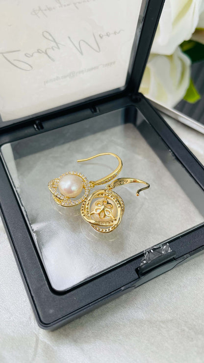 「Lady Moon」Pearl EarringJewelry - Three Fleas