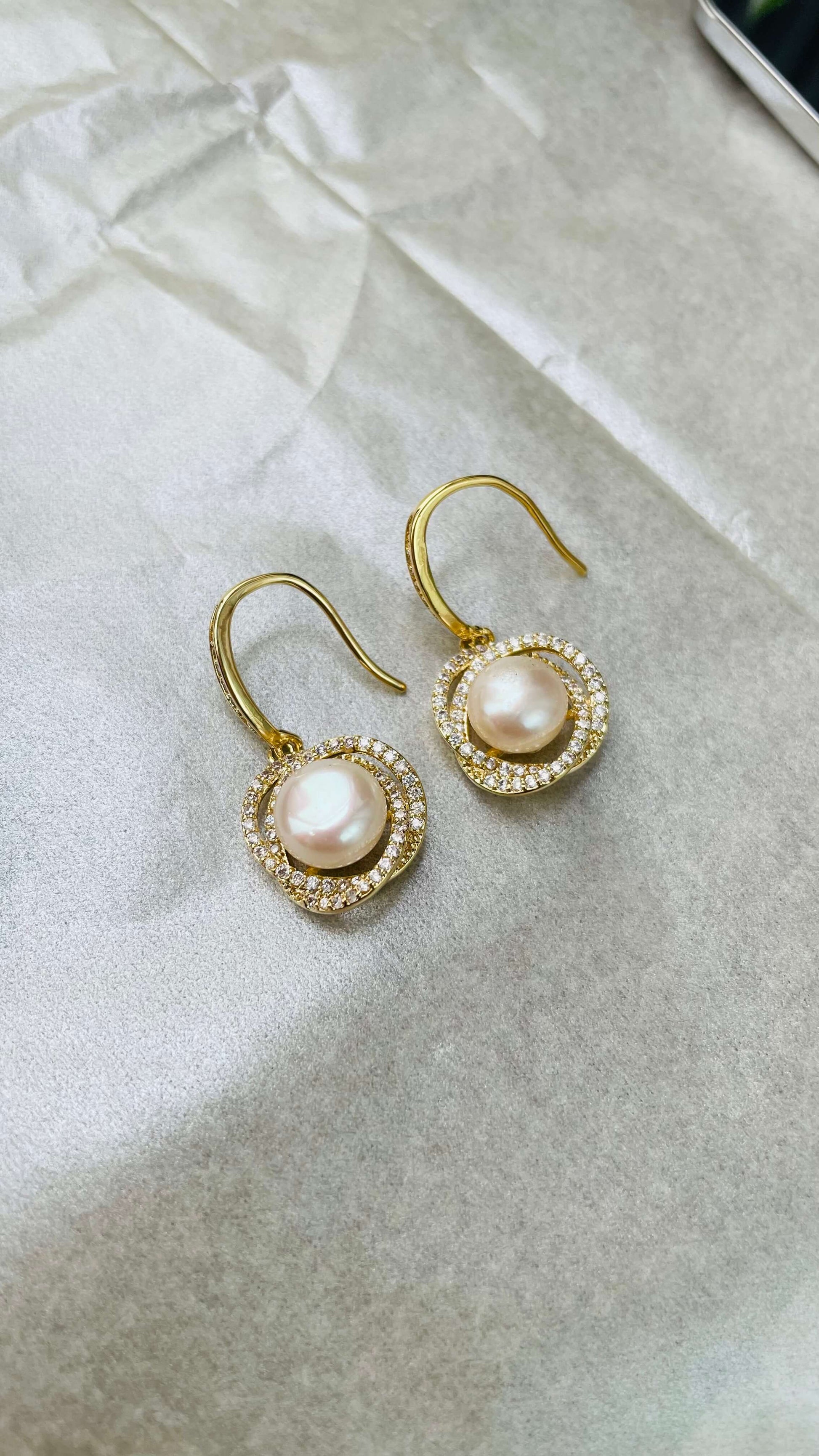 「Lady Moon」Pearl EarringJewelry - Three Fleas