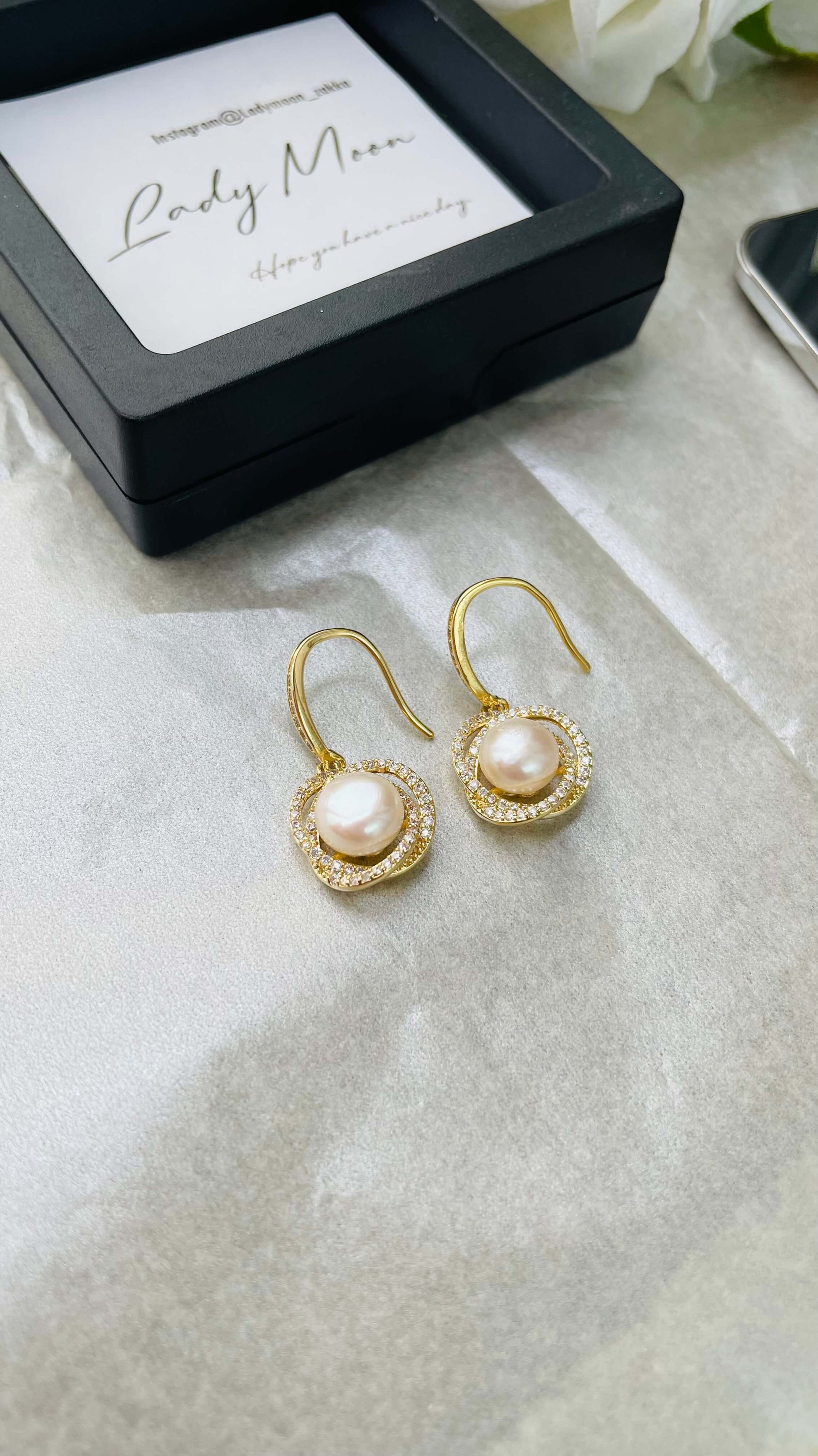 「Lady Moon」Pearl EarringJewelry - Three Fleas