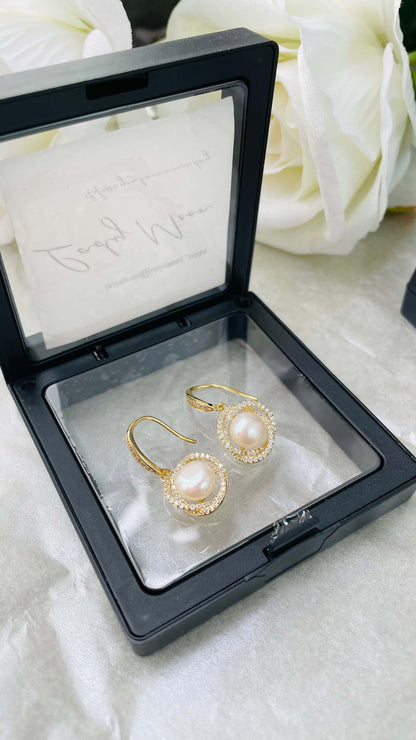 「Lady Moon」Pearl EarringJewelry - Three Fleas